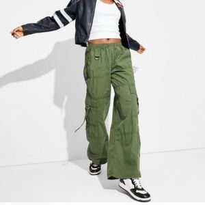 Wild Fable Women's Mid-Rise Wide Leg Cargo Pants - size L
